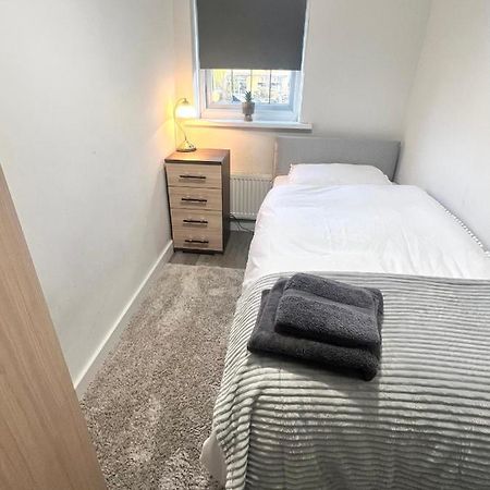 Lovely Single Room Лондон Екстериор снимка