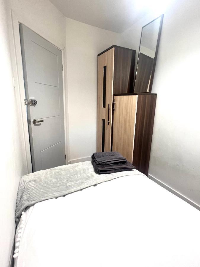 Lovely Single Room Лондон Екстериор снимка