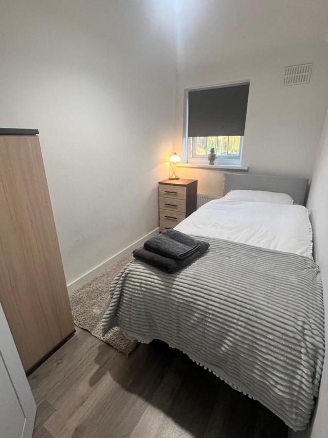 Lovely Single Room Лондон Екстериор снимка