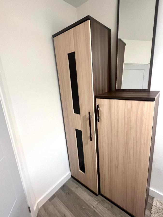 Lovely Single Room Лондон Екстериор снимка
